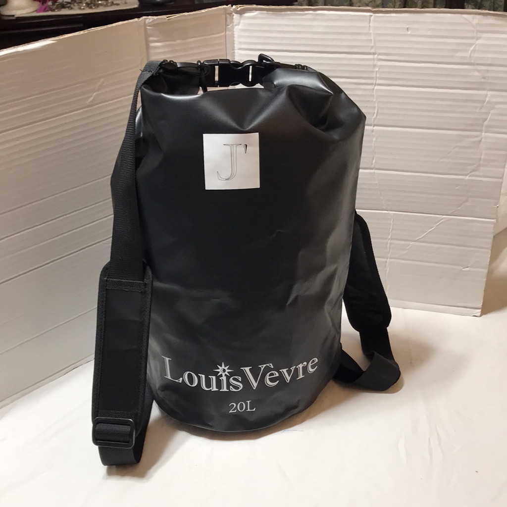 Louis Vevre. A Waterproof Backpack With 2 Removable Straps And Shoulder Pads.